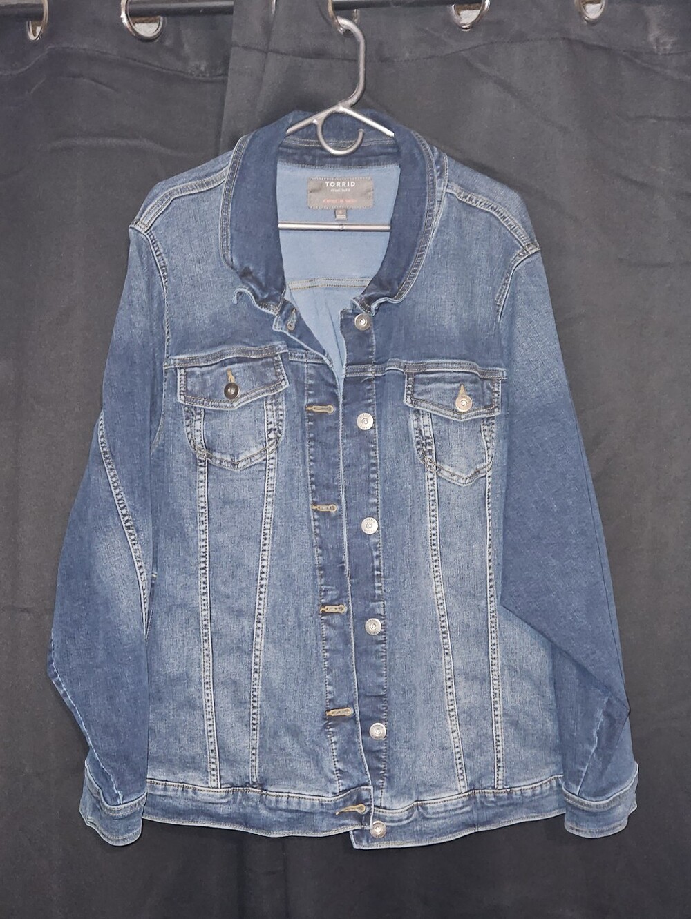 Torrid Two-Tone Blue Modern Denim Trucker Jacket Size 6 (30)